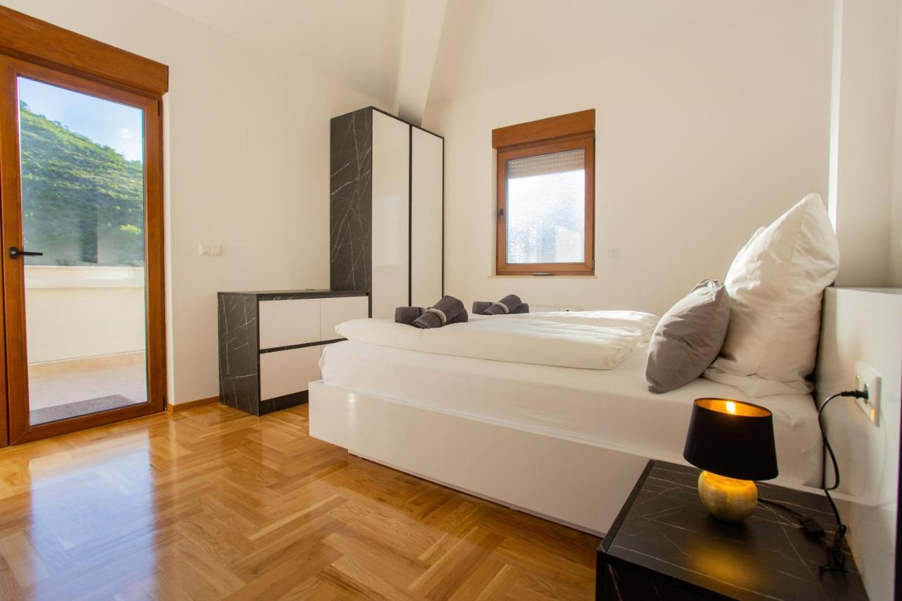 Sky Penthouse Old Bridge With Sauna And Jacuzzi โมสตาร์ ภายนอก รูปภาพ
